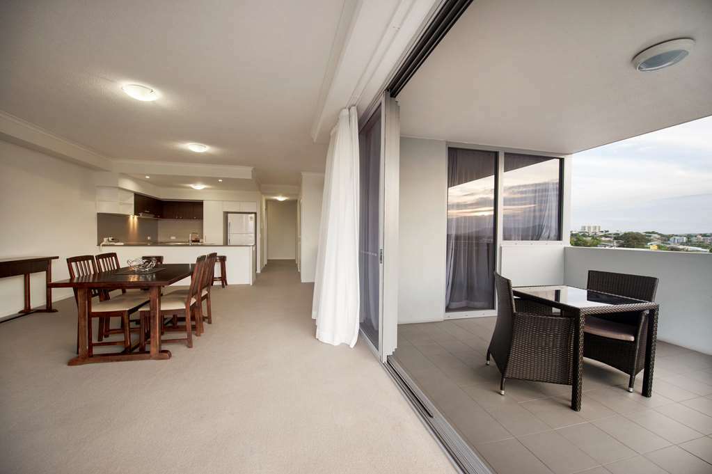 Curtis Central Apartments Official Gladstone Restaurant photo